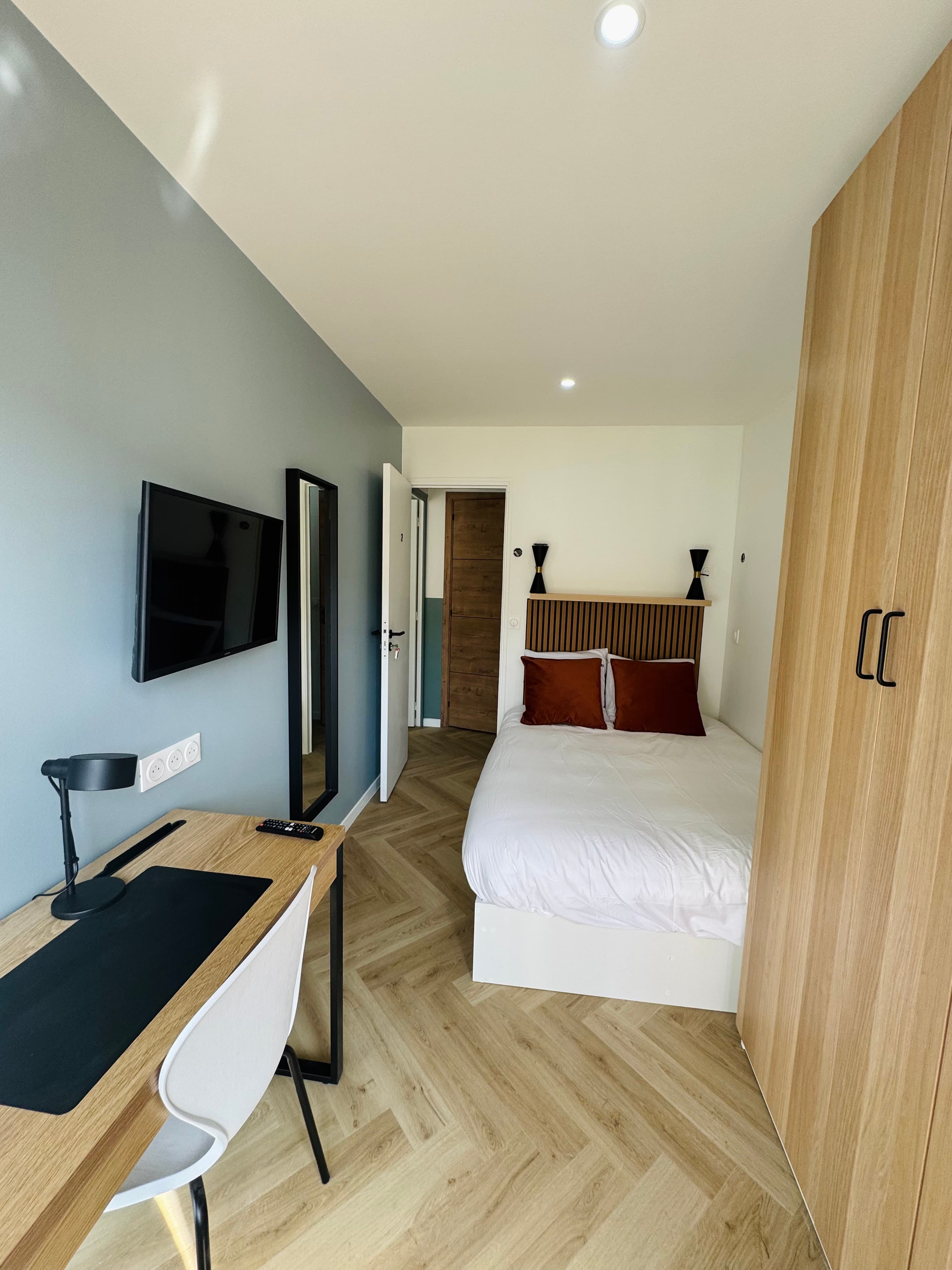 Chambre dans colocation rénovée –Plein centre d'Annemasse
